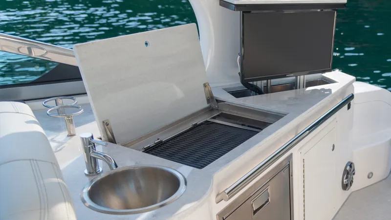 Slide: The Image of Regal 33 XO 2022 - 19