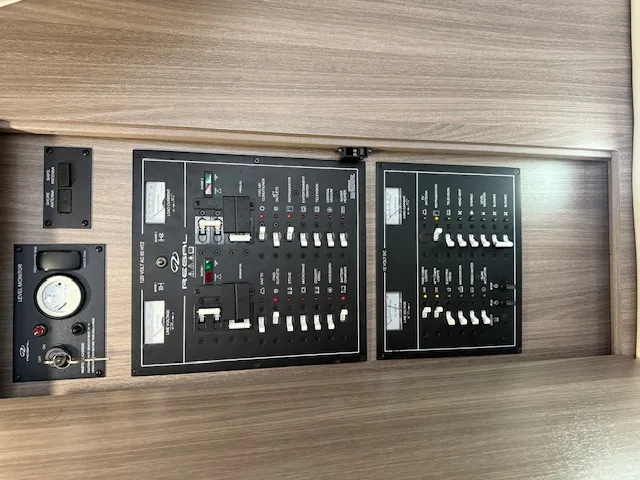 Slide: The Image of Regal 33 XO 2022 - 9