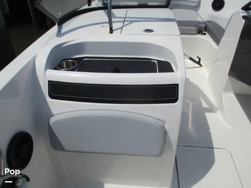 Slide: The Image of Bayliner VR6 2023 - 14293412