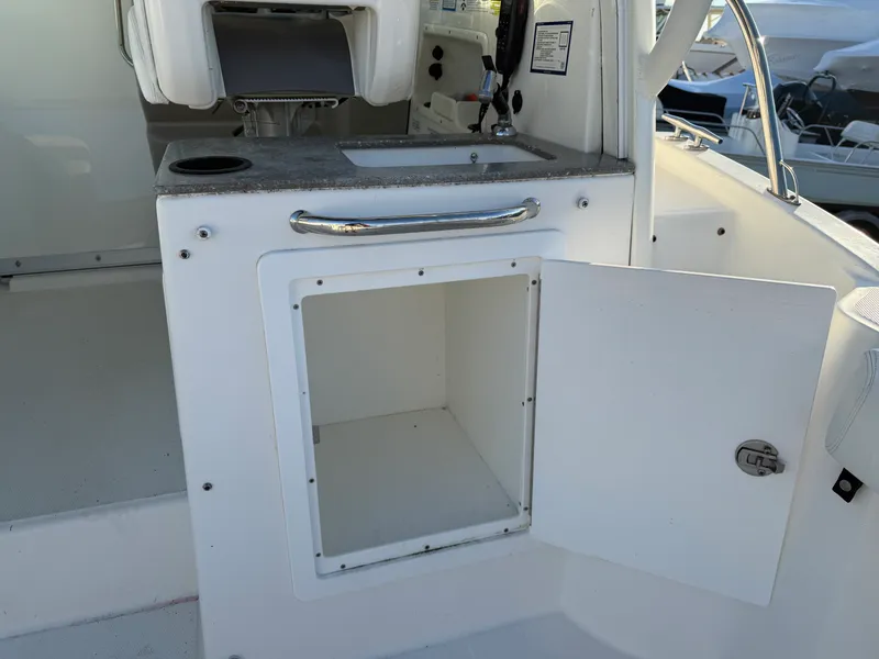 Slide: The Image of Boston Whaler 285 CONQUEST 2013 - 11