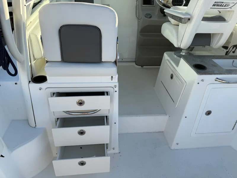 Slide: The Image of Boston Whaler 285 CONQUEST 2013 - 12