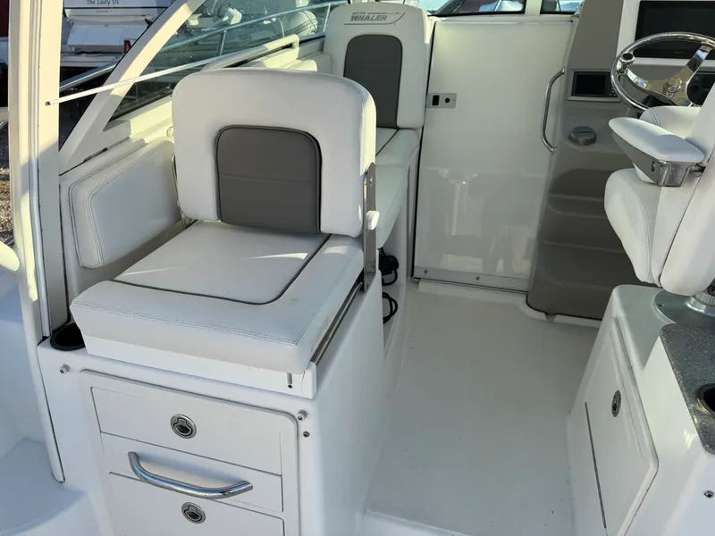 Slide: The Image of Boston Whaler 285 CONQUEST 2013 - 14