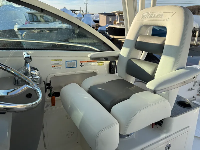 Slide: The Image of Boston Whaler 285 CONQUEST 2013 - 17