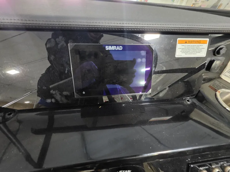 Slide: The Image of Sea Ray 19 SPX OB 2025 - 17