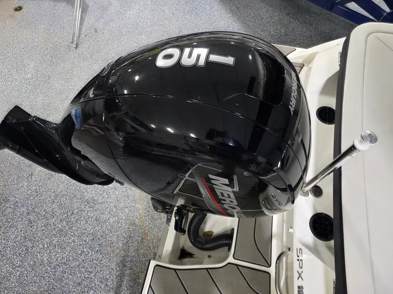 Slide: The Image of Sea Ray 19 SPX OB 2025 - 19