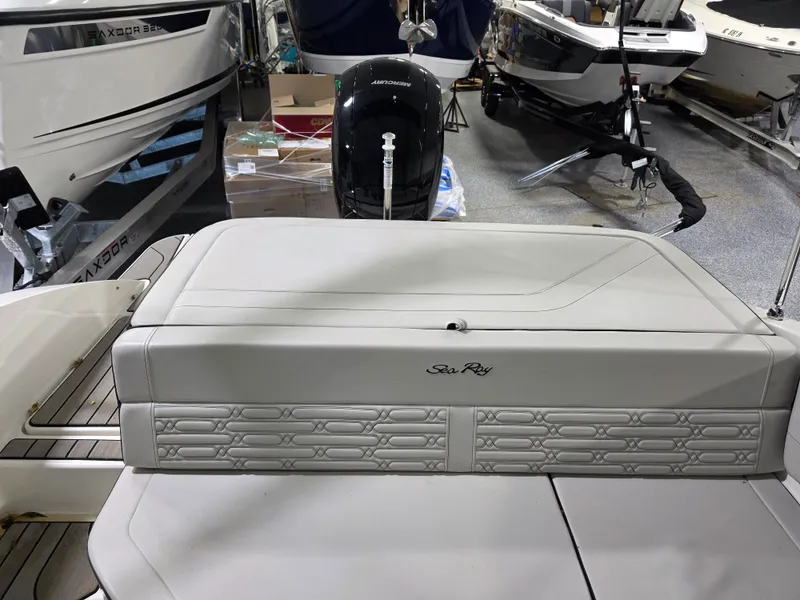 Slide: The Image of Sea Ray 19 SPX OB 2025 - 2