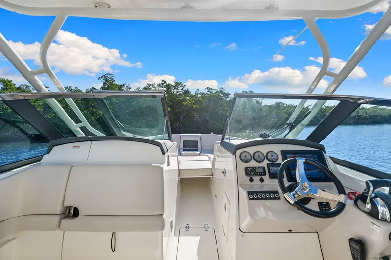 Slide: The Image of Boston Whaler 270 VANTAGE 2015 - 17