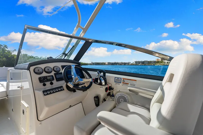 Slide: The Image of Boston Whaler 270 VANTAGE 2015 - 18