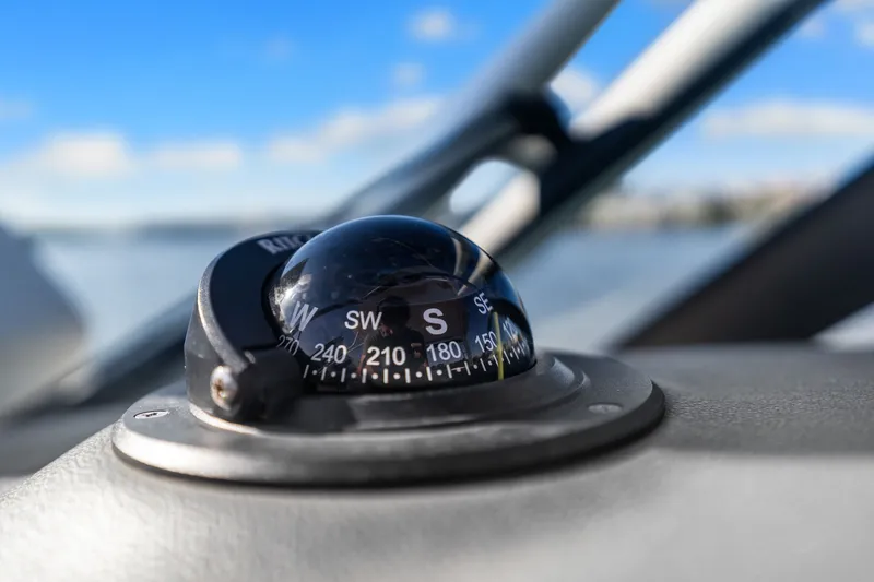 Slide: The Image of Boston Whaler 270 VANTAGE 2015 - 24