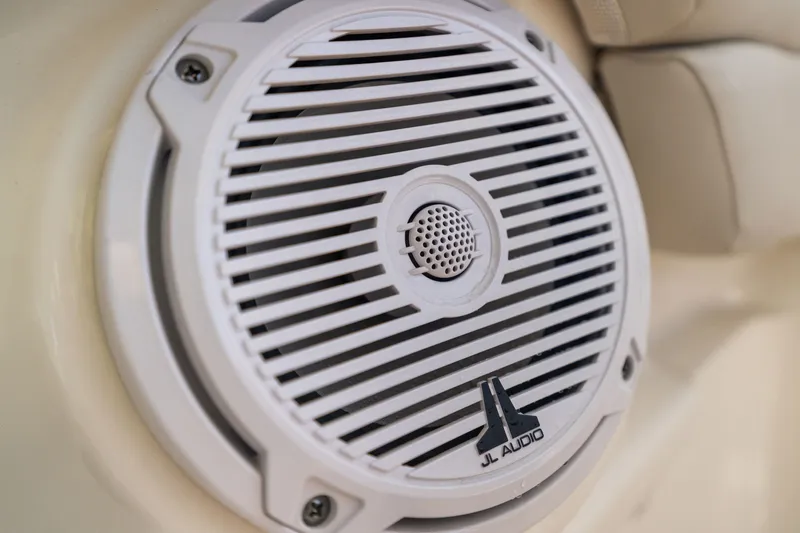 Slide: The Image of Boston Whaler 270 VANTAGE 2015 - 25