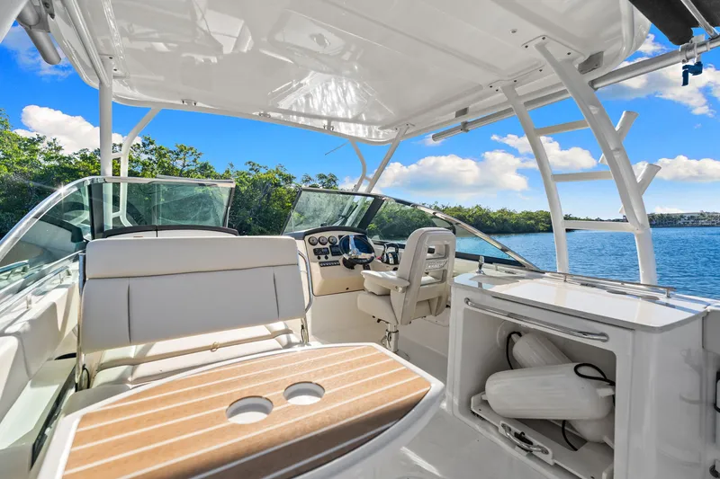 Slide: The Image of Boston Whaler 270 VANTAGE 2015 - 30