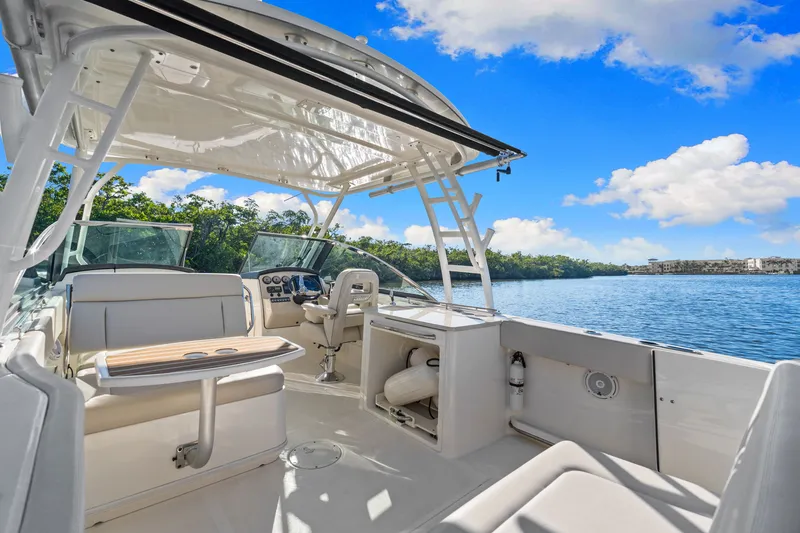 Slide: The Image of Boston Whaler 270 VANTAGE 2015 - 32