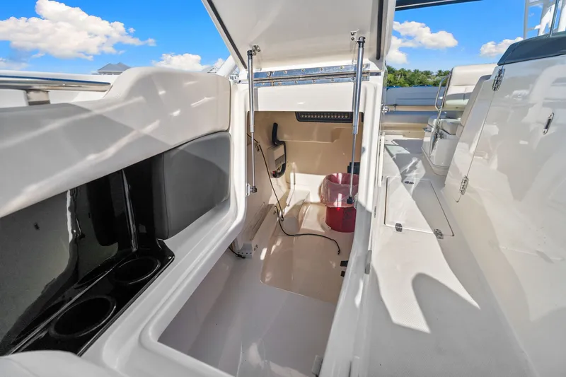 Slide: The Image of Boston Whaler 270 VANTAGE 2015 - 37