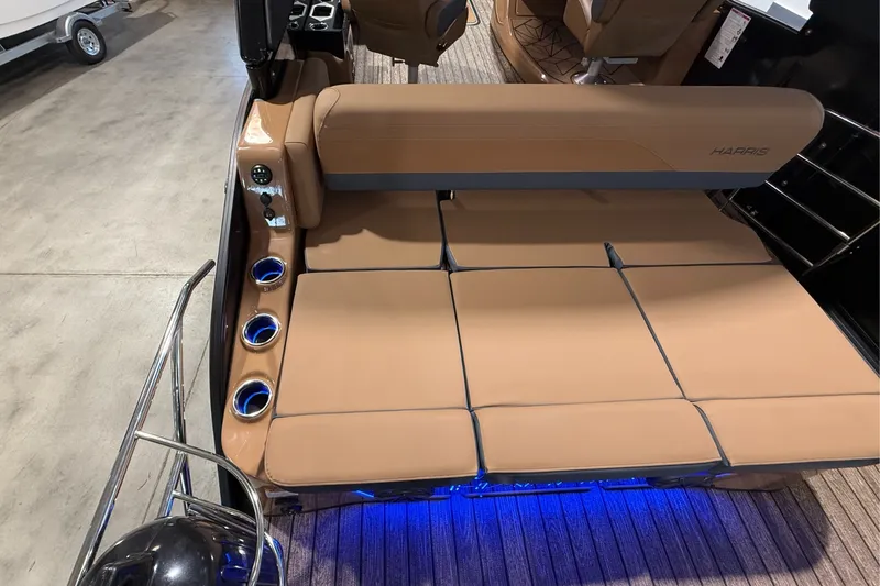 Slide: The Image of Harris Grand Mariner 250 2026 - 10