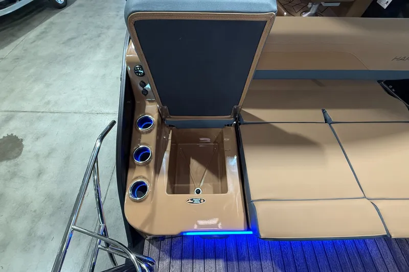 Slide: The Image of Harris Grand Mariner 250 2026 - 11