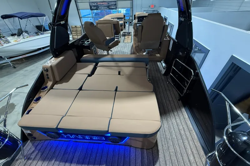 Slide: The Image of Harris Grand Mariner 250 2026 - 12