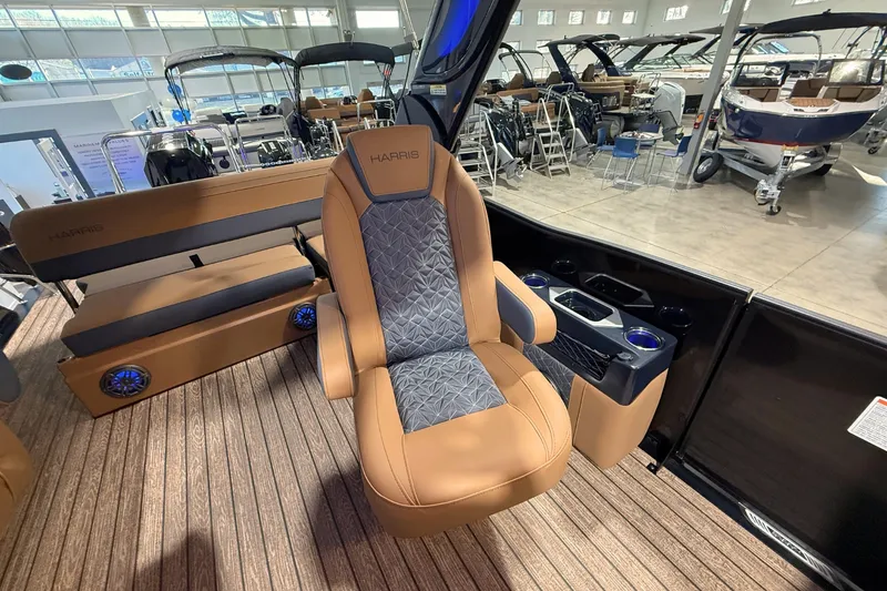Slide: The Image of Harris Grand Mariner 250 2026 - 14