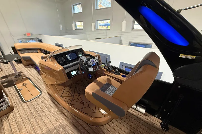 Slide: The Image of Harris Grand Mariner 250 2026 - 16