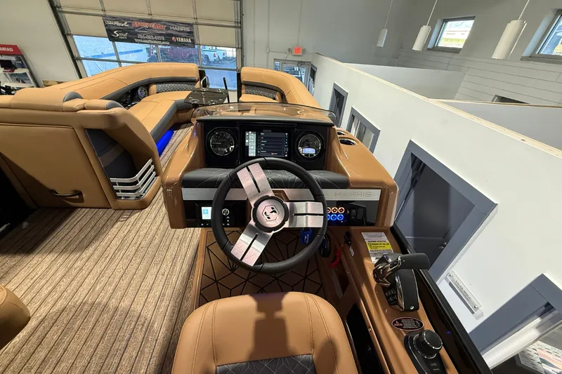 Slide: The Image of Harris Grand Mariner 250 2026 - 17