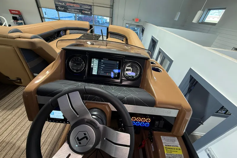 Slide: The Image of Harris Grand Mariner 250 2026 - 18