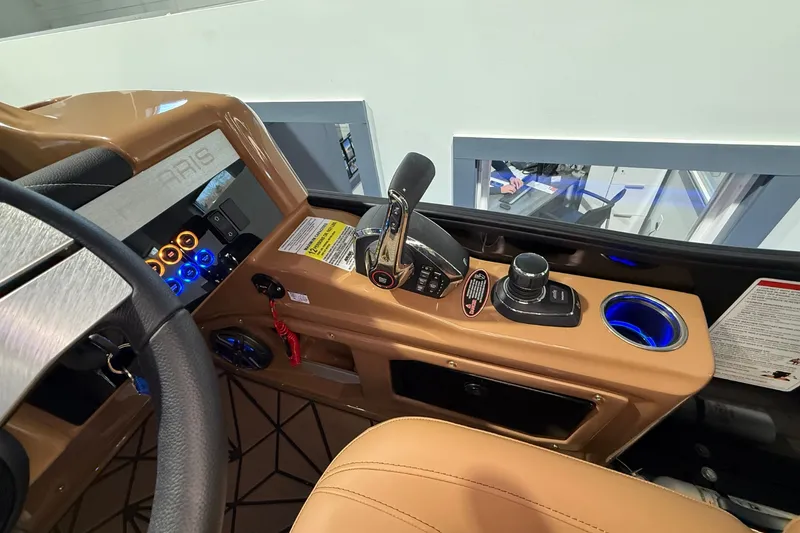 Slide: The Image of Harris Grand Mariner 250 2026 - 19