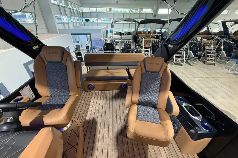 Slide: The Image of Harris Grand Mariner 250 2026 - 20