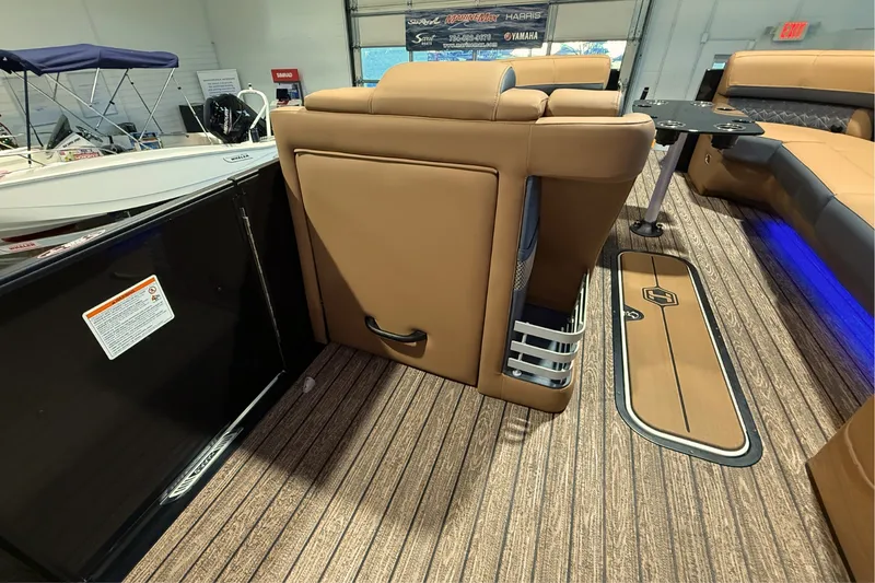 Slide: The Image of Harris Grand Mariner 250 2026 - 23