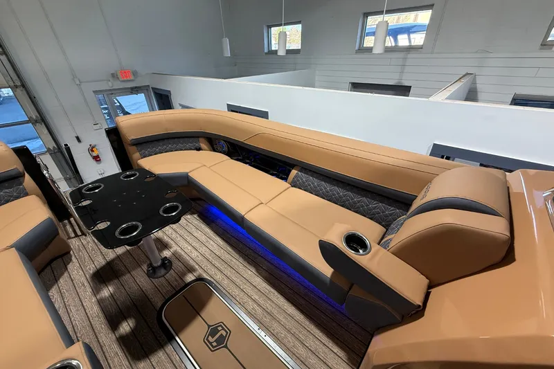 Slide: The Image of Harris Grand Mariner 250 2026 - 29