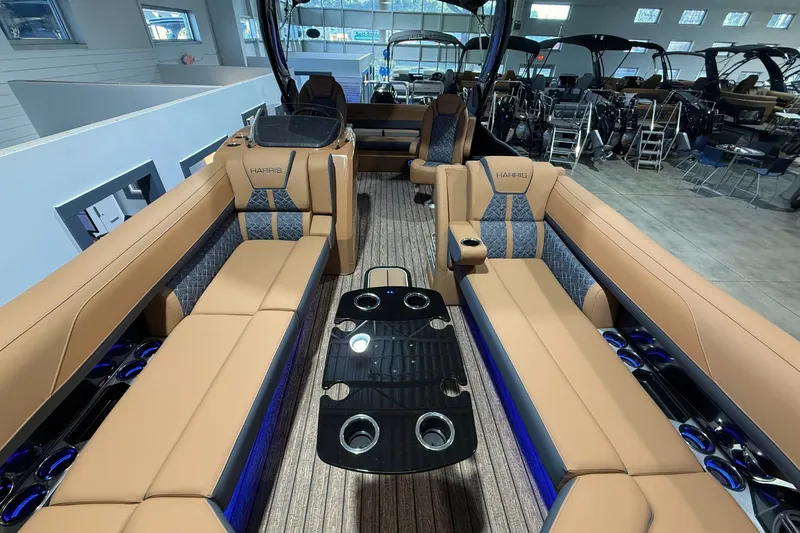 Slide: The Image of Harris Grand Mariner 250 2026 - 33