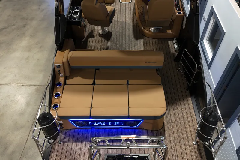 Slide: The Image of Harris Grand Mariner 250 2026 - 7