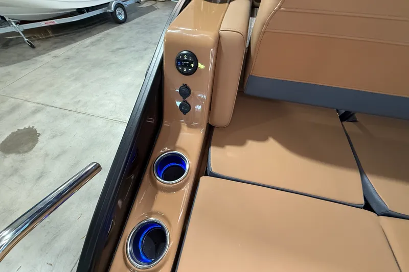 Slide: The Image of Harris Grand Mariner 250 2026 - 9