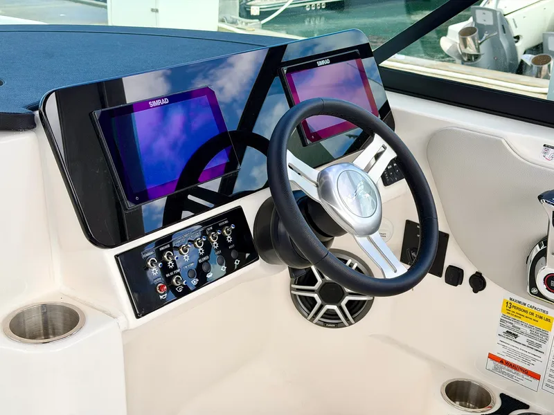 Slide: The Image of Sea Ray SDX 230 Outboard 2026 - 16