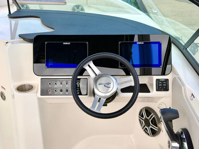 Slide: The Image of Sea Ray SDX 230 Outboard 2026 - 17