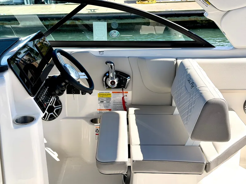 Slide: The Image of Sea Ray SDX 230 Outboard 2026 - 18