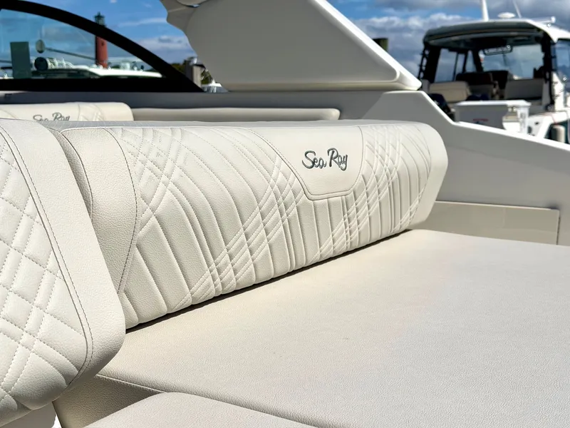 Slide: The Image of Sea Ray SDX 230 Outboard 2026 - 40