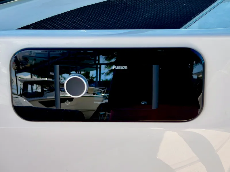 Slide: The Image of Sea Ray SDX 230 Outboard 2026 - 46