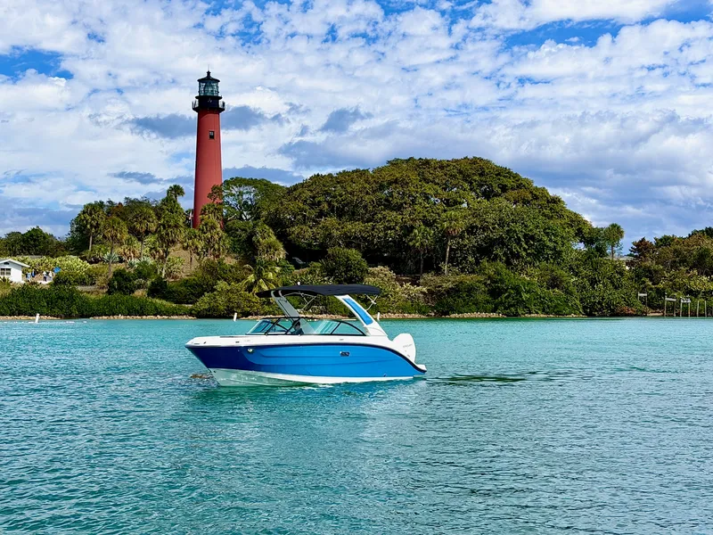 Slide: The Image of Sea Ray SDX 230 Outboard 2026 - 48