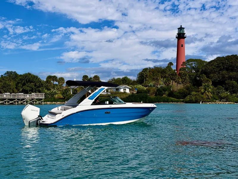 Slide: The Image of Sea Ray SDX 230 Outboard 2026 - 50