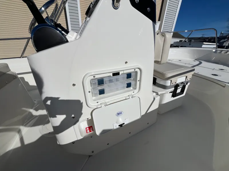 Slide: The Image of Boston Whaler 170 Montauk 2026 - 10