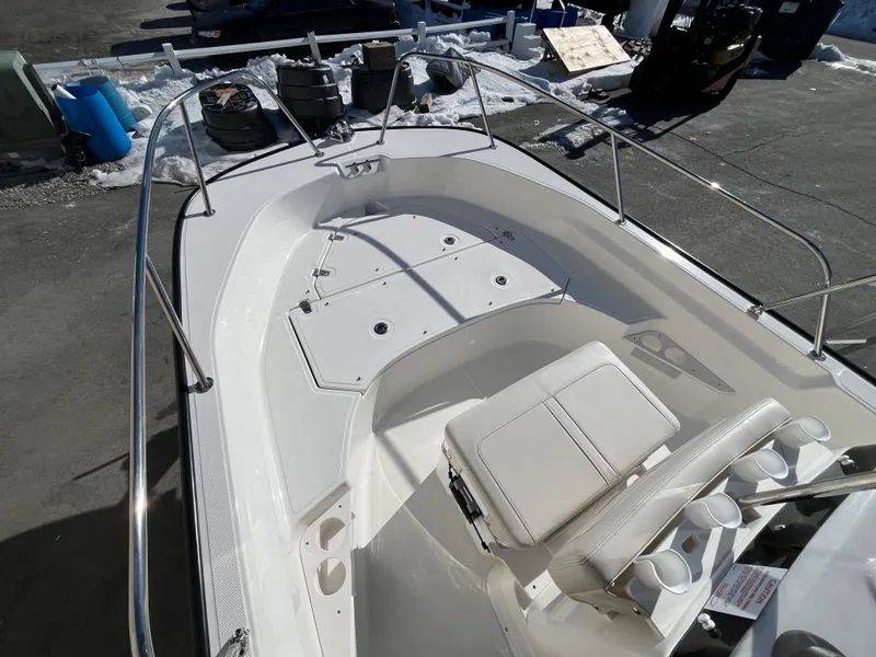 Slide: The Image of Boston Whaler 170 Montauk 2026 - 11