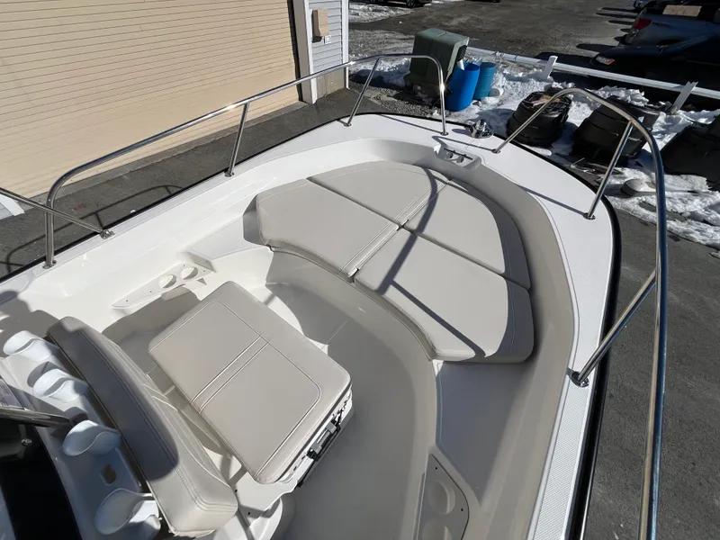 Slide: The Image of Boston Whaler 170 Montauk 2026 - 12