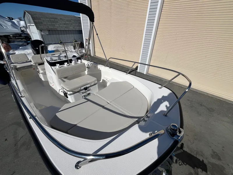Slide: The Image of Boston Whaler 170 Montauk 2026 - 13