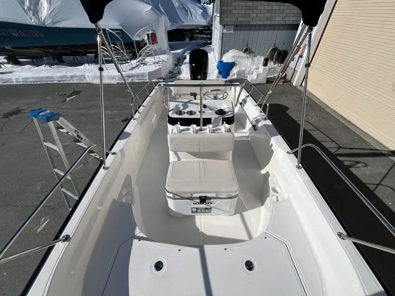 Slide: The Image of Boston Whaler 170 Montauk 2026 - 14