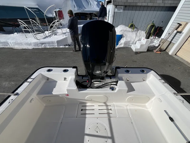 Slide: The Image of Boston Whaler 170 Montauk 2026 - 3