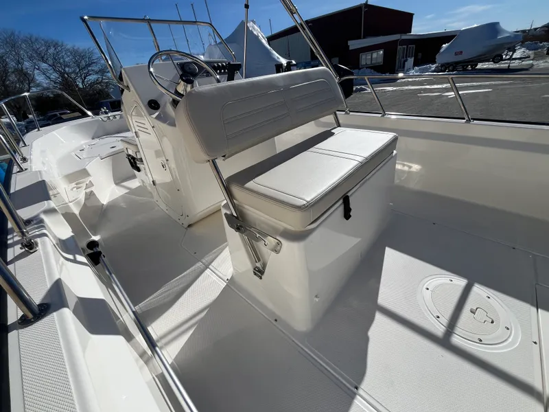 Slide: The Image of Boston Whaler 170 Montauk 2026 - 6