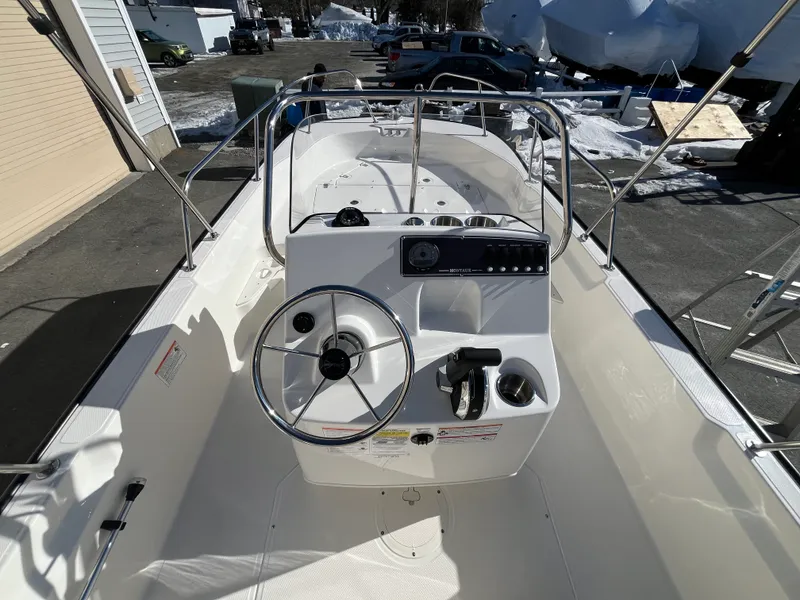 Slide: The Image of Boston Whaler 170 Montauk 2026 - 7