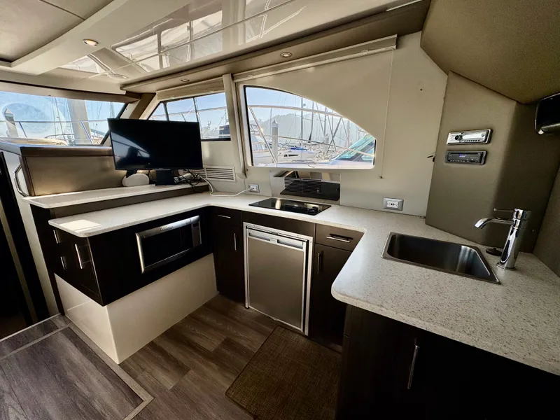 Slide: The Image of Carver Yachts 34 FLY 2014 - 11