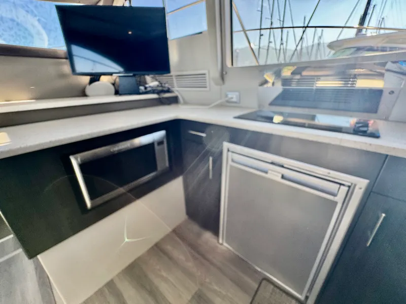 Slide: The Image of Carver Yachts 34 FLY 2014 - 12