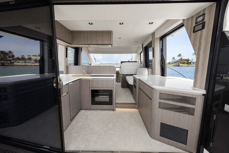 Slide: The Image of Galeon 480 FLY 2025 - 11