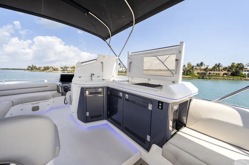 Slide: The Image of Galeon 480 FLY 2025 - 16